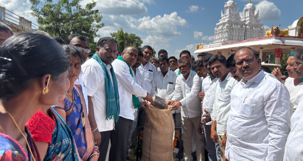 ధాన్యం కొనుగోలు కేంద్రంను ప్రారంభించిన రూరల్ ఎమ్మెల్యే భూపతి రెడ్డి