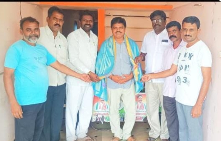 డాక్టరేట్ పట్టా సాధించినందుకు ఘన సన్మానం