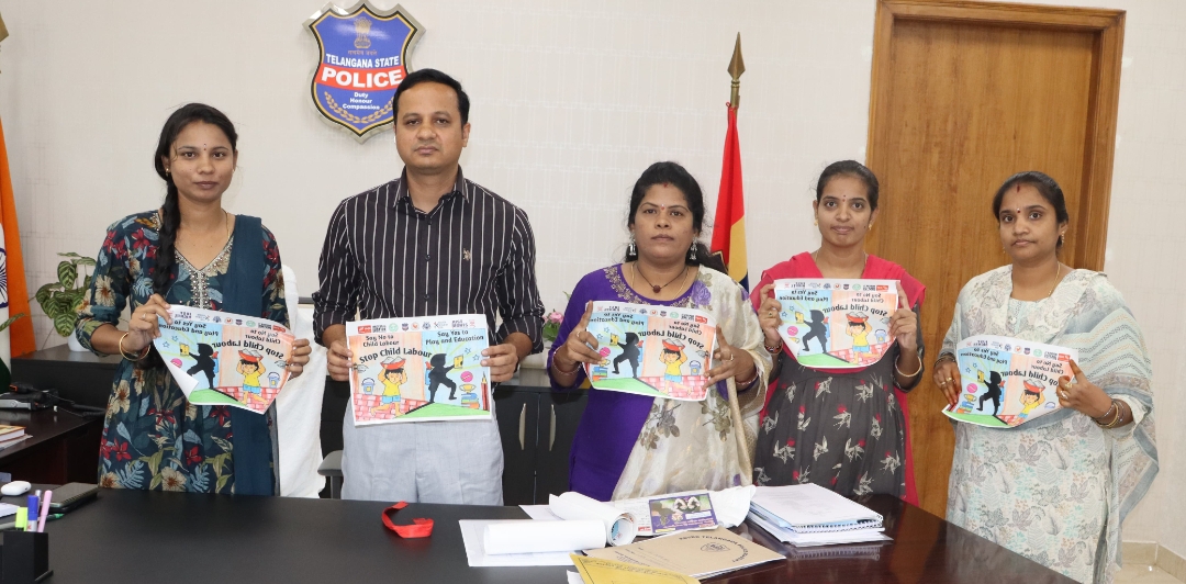 ప్రపంచ బాల కార్మిక వ్యతిరేక దినోత్సవం సందర్భంగా జిల్లా ఎస్పీ యం. రాజేష్ చంద్ర, ఐపీఎస్ చేతుల మీదుగా పోస్టర్ ఆవిష్కరణ