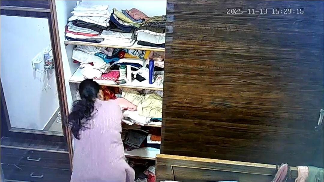 అన్నం పెట్టిన ఇంటికే కన్నం వేసిన మహిళ కిలాడి