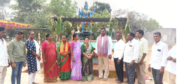 రామచంద్రపురం గ్రామంలో హనుమాన్ టెంపుల్ నిర్మాణ కొరకు మాగంటి శ్రీనివాసరావు ధర్మకర్తకు వినతి