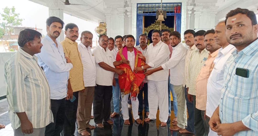 సీతారామచంద్ర స్వామిని దర్శించుకున్న బిఆర్ఎస్ పార్టీ భద్రాద్రి జిల్లా అధ్యక్షులు  రేగా కాంతారావు