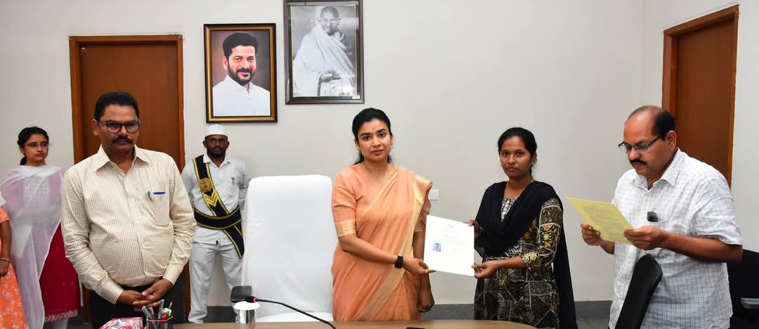 ప్రభుత్వ నిబంధనలకు అనుగుణంగా విధులు నిర్వర్తించాలి : ఇంచార్జి కలెక్టర్ గరిమ అగ్రవాల్