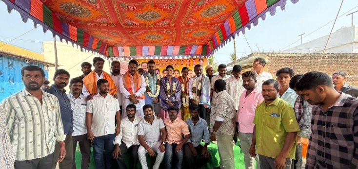 కామారెడ్డి మున్సిపాలిటీ 20వార్డు కళ్ళే సావిత్రి సత్యం సన్మాన కార్యక్రమంలో పాల్గొన్న మున్సిపల్ చైర్ పర్సన్ ఇప్ప ఉమారాణి శ్రీనివాస్