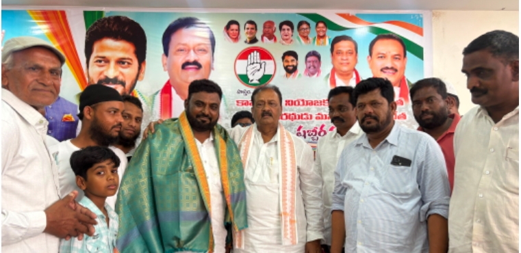 టింబర్ మర్చంట్స్ సంఘ అధ్యక్షున్ని సన్మానించిన షబ్బీర్ 