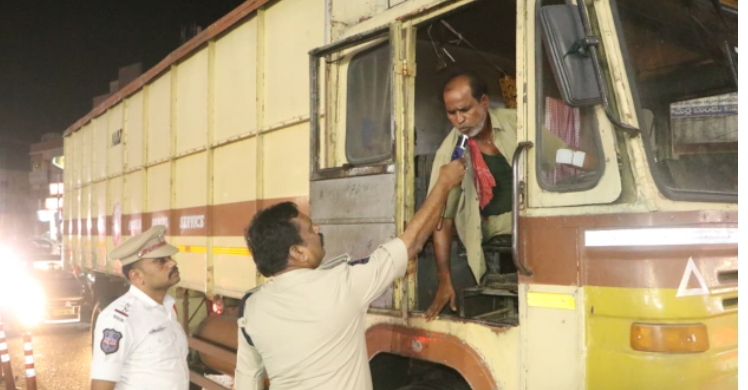 భద్రాద్రి కొత్తగూడెం జిల్లా వ్యాప్తంగా ఏకకాలంలో అన్ని పోలీస్ స్టేషన్ పరిధిలో పోలీసుల ఆధ్వర్యంలో నాకాబందీ