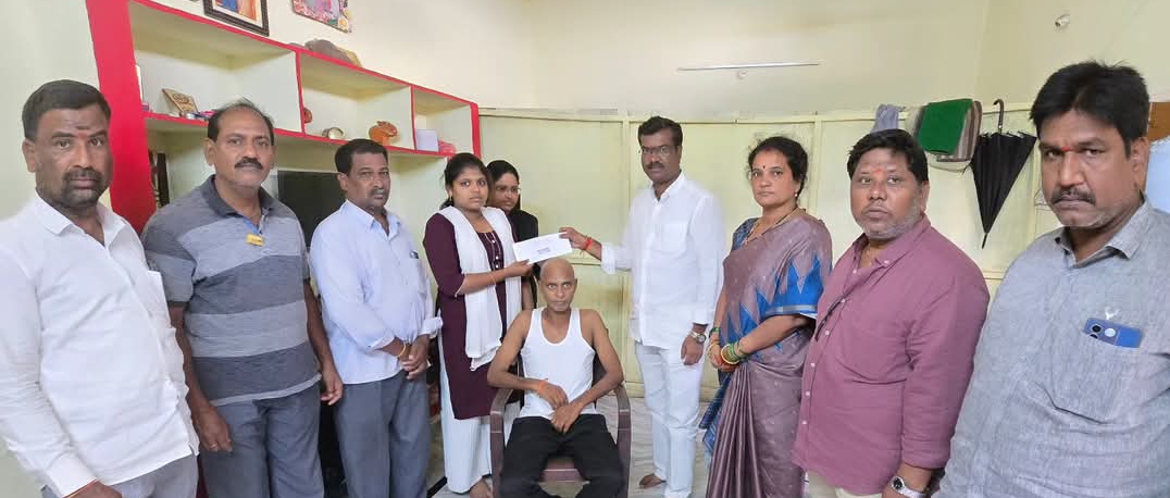 క్యాన్సర్ బాధిత కుటుంబానికి రూ.5 వేల ఆర్థిక సాయం