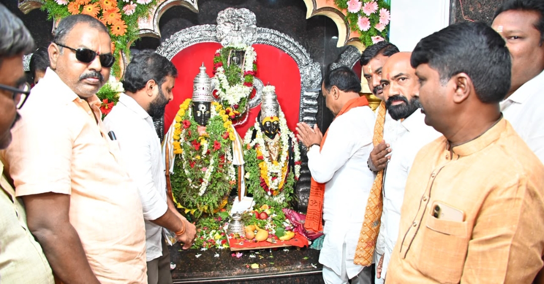 విట్టలేశ్వర ఆలయాలను దర్శించుకున్న అర్బన్ ఎంఎల్ఏ
