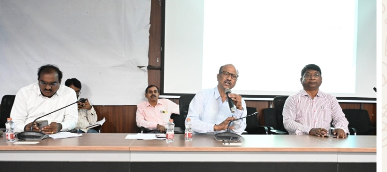 పోలింగ్ నిర్వహణ తీరుతెన్నులను నిశితంగా జరపాలి: జిల్లా అదనపు కలెక్టర్  శ్రీనివాస్