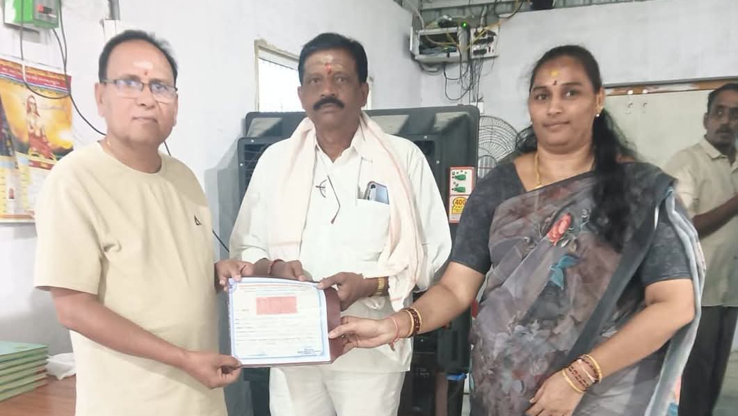 నిత్య అన్న ప్రసాదం సత్రానికి రూ.50,000 విరాళం అందజేత