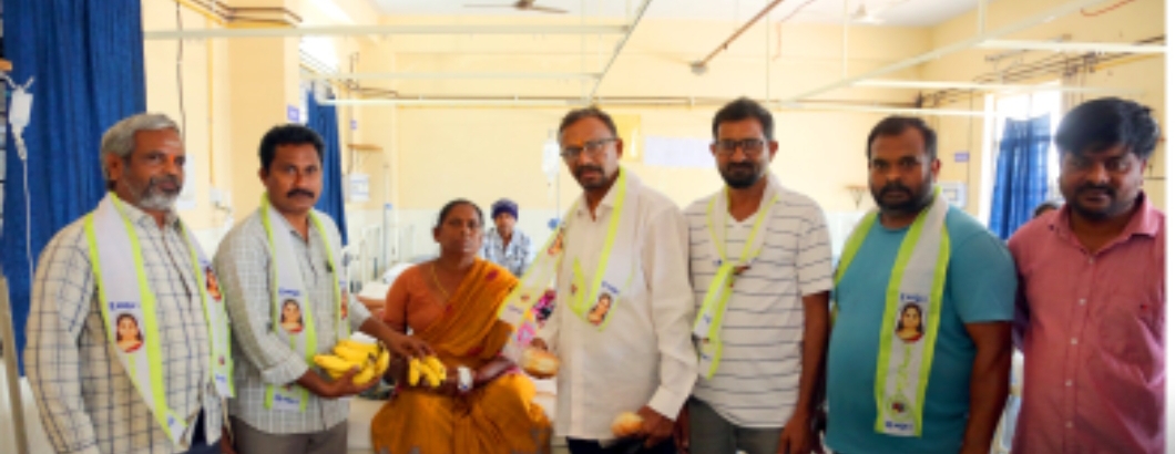 కల్వకుంట్ల కవిత పుట్టిన రోజు సందర్భంగా పండ్లు, బ్రెడ్ పంపిణీ చేసిన జాగృతి శ్రేణులు
