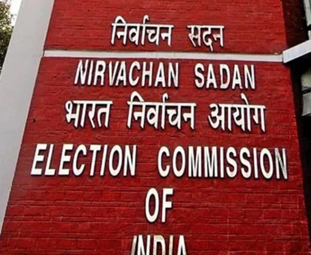 తెలుగు రాష్ట్రాల్లో 25 పార్టీ లపై ఎన్నికల సంఘం వేటు