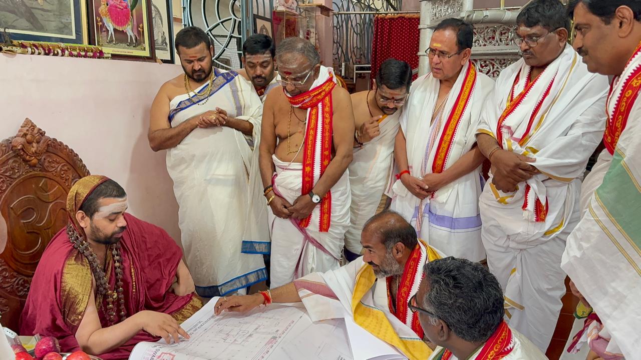 వేములవాడ శ్రీ రాజ రాజేశ్వరస్వామి వారి దేవాలయ విస్తరణ పనులకు శ్రీకారం