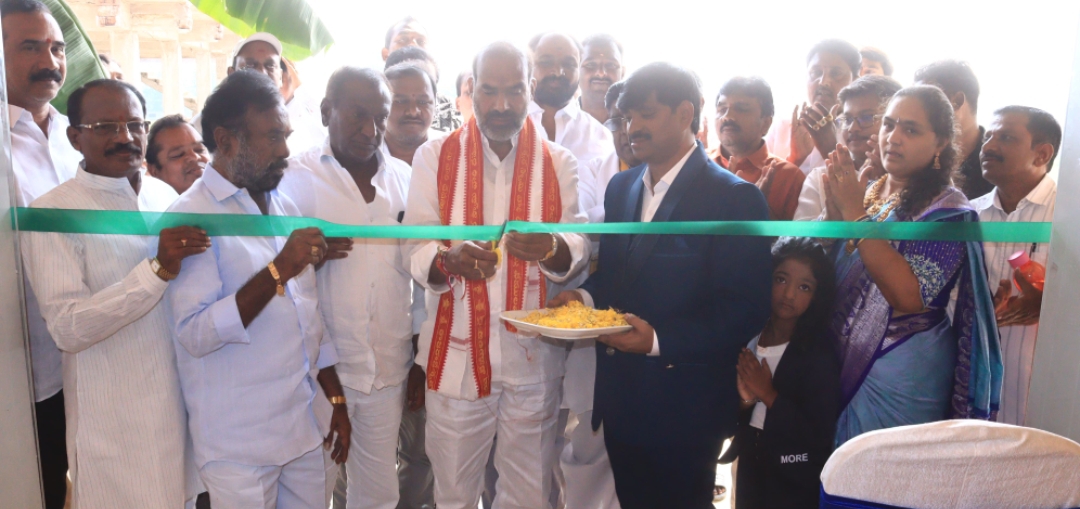 ఎస్ కన్వెన్షన్ & మిని బ్యాంకేటు హల్ ను ప్రారంభించిన ప్రభుత్వ విప్