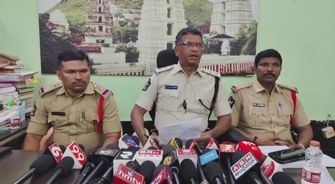 అక్రమ సంబంధం నేపథ్యంలో భార్యను హత్య చేసిన భర్త :  నిందితుడు అరెస్ట్