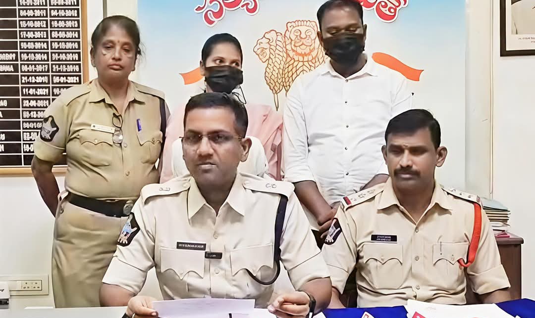 కాకినాడలో రూ.98.66 కోట్ల పెట్టుబడి మోసం : ఇద్దరు అరెస్టు