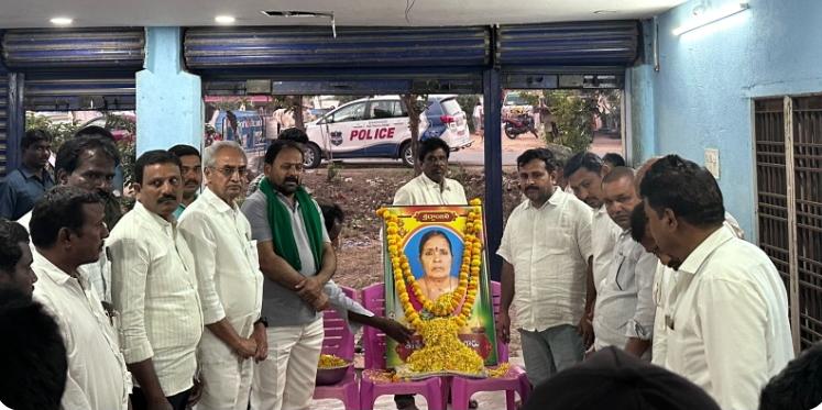 లకావత్ గిరిబాబు  పరామర్శించిన వైరా నియోజకవర్గ శాసనసభ్యులు మాలోత్ రాందాస్ నాయక్