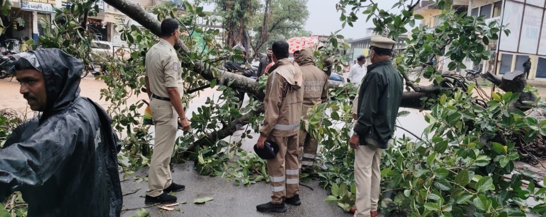వర్షాల వేళ అప్రమత్తంగా కామారెడ్డి పోలీసులు &ndash; ప్రజల భద్రతకు ముందస్తు చర్యలు