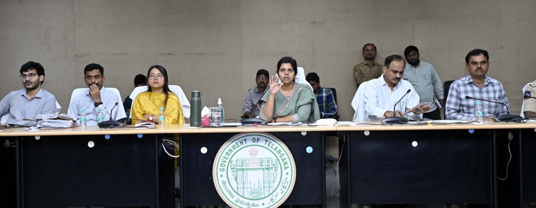 కలెక్టర్ గా వచ్చిన వారం రోజుల్లోనే తమ ఆదేశాలు బేఖాతర్ చేసిన ప్రభుత్వ కీలక ఉద్యోగులపై కొరడా ఝాలిపించిన కలెక్టర్