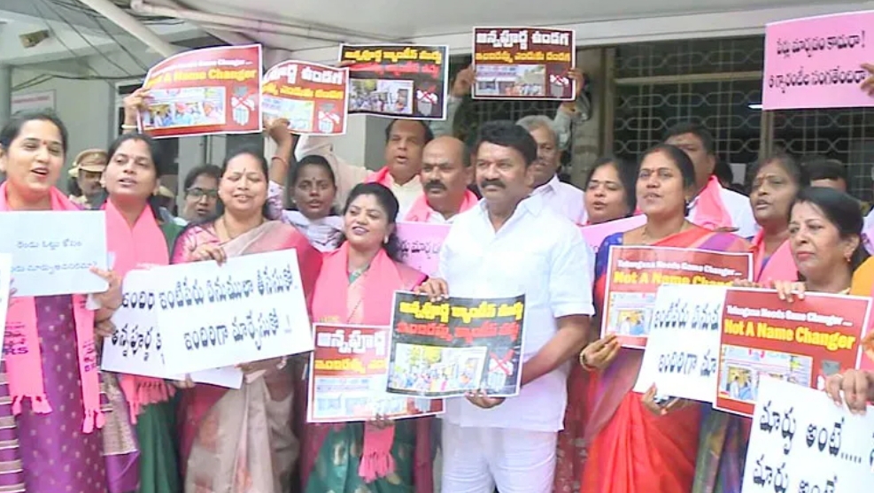 బీఆర్&zwnj;ఎస్ కార్పొరేటర్ల ధర్నా.. జీహెచ్&zwnj;ఎంసీ వద్ద టెన్షన్ టెన్షన్