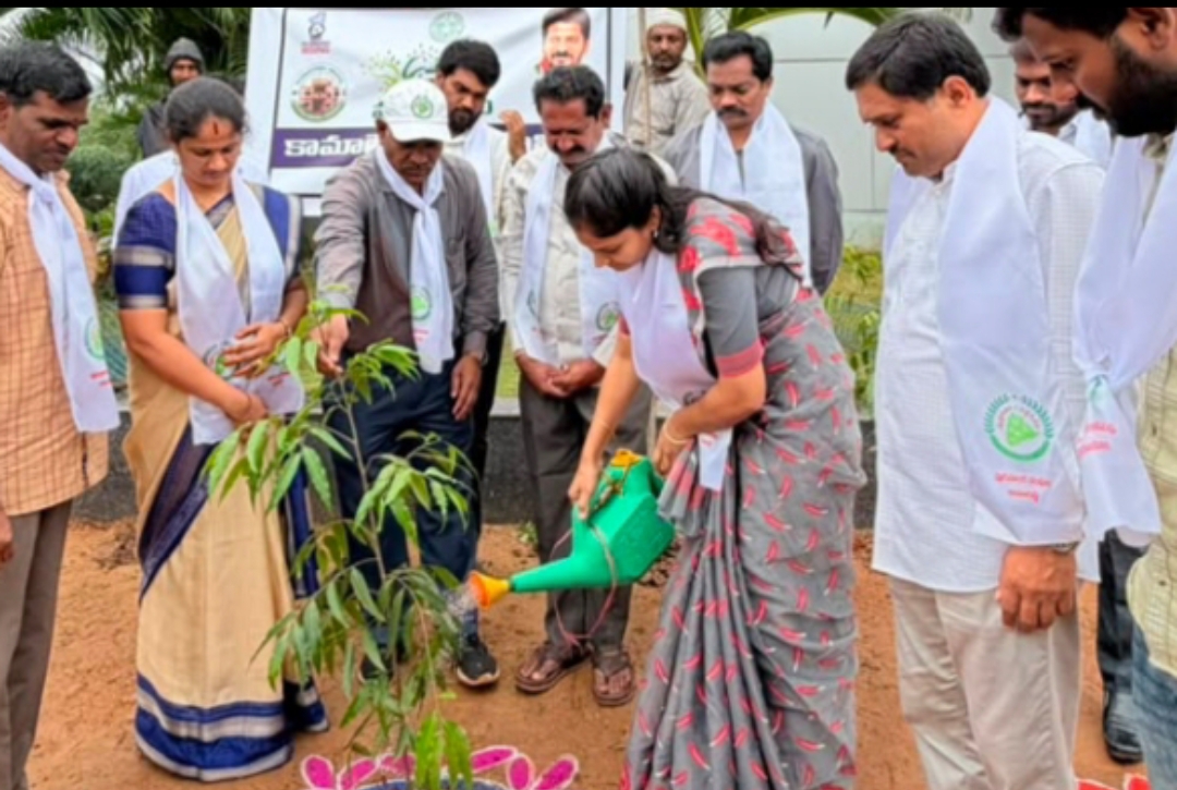 వనమహోత్సవంలో పాల్గొన్న మున్సిపల్ చైర్&zwnj;పర్సన్ ఇప్ప ఉమారాణి శ్రీనివాస్