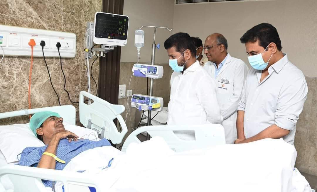 కెసిఆర్ ను పరామర్శించిన సీఎం రేవంత్ రెడ్డి 