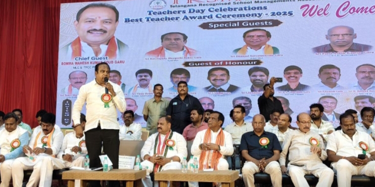 తల్లిదండ్రుల తర్వాత సమాజంలో గౌరవింపబడే వ్యక్తి ఉపాధ్యాయుడు