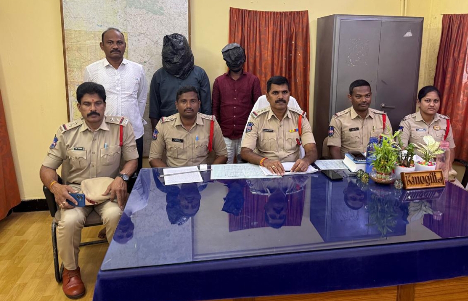 జెసిబితో పని ఉన్నదని డబ్బులు తీసుకునీ ఆన్లైన్ మోసానికి పాల్పడ్డ ఇద్దరు వ్యక్తుల అరెస్ట్