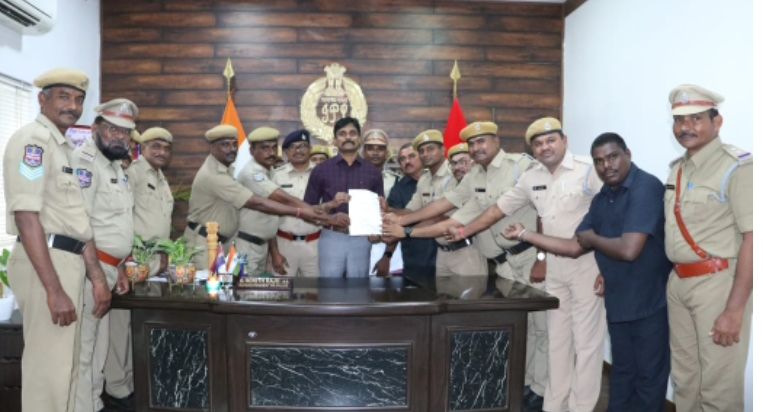 హోంగార్డు ఆఫీసర్స్ సమస్యల పరిష్కారానికి కృషి చేస్తాం.. ఎస్పీ రోహిత్ రాజు ఐపిఎస్