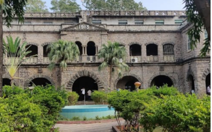 మైనర్ బాలికను గర్భవతి చేసిన పాస్టర్ కు 20 ఏళ్లు జైలు శిక్ష