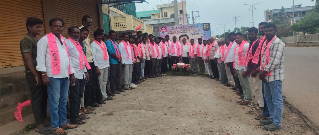 జూలూరుపాడు మండలంలో బిఆర్ఎస్ పార్టీ వర్కింగ్ ప్రెసిడెంట్ కేటీఆర్ జన్మదిన వేడుకలు 