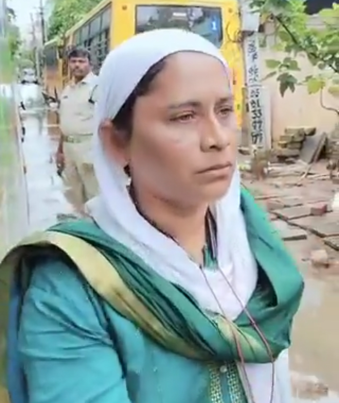 వరద బాధితుడిపై VRO దాడి.